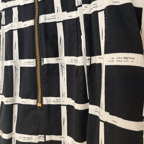 French Connection black and white short sleeve cocktail dress, Size 4 - Picture 5 of 5